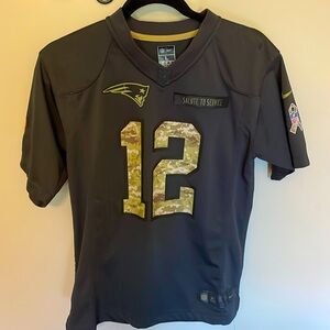 Brady #12 Patriots Salute to Service top great condition